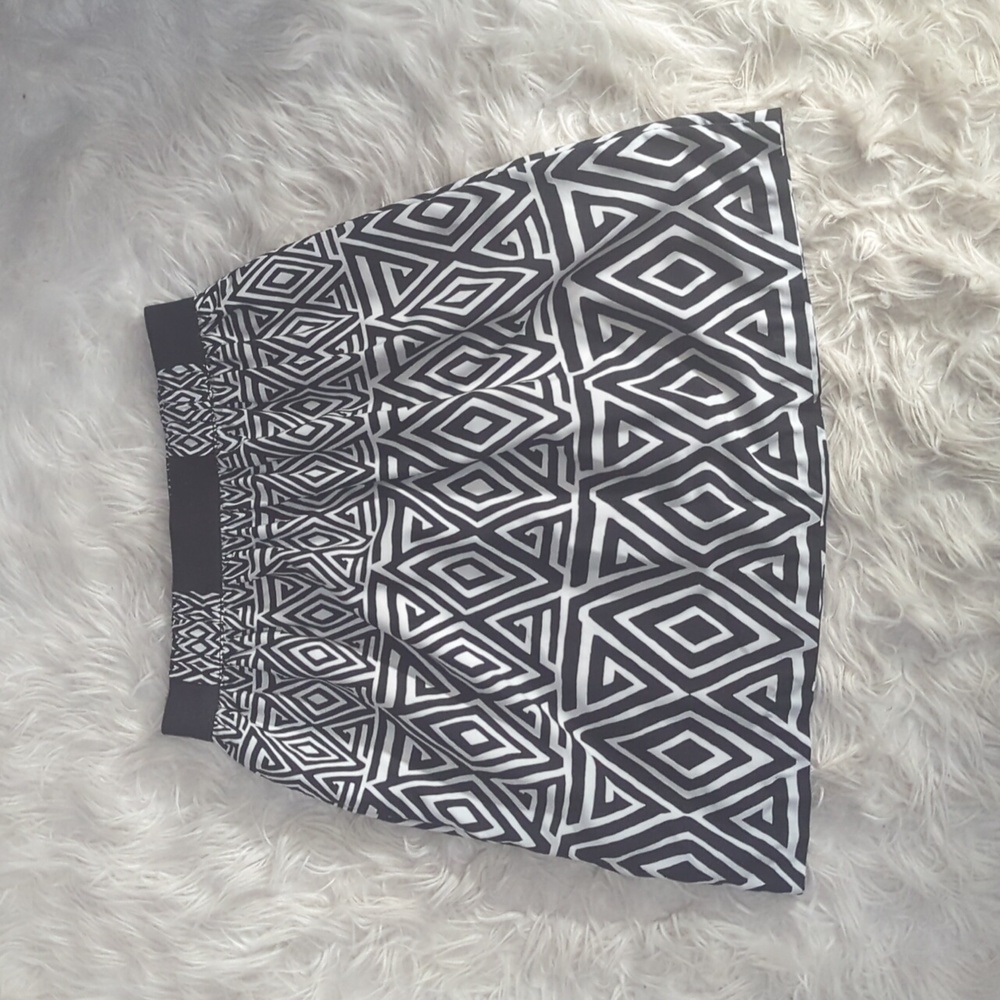 White House Black Market graphic Skirt